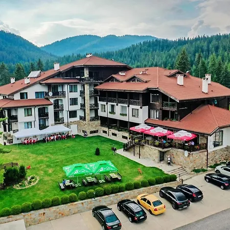 From Sunrise To Sunset At Oak Smolyan Lakes Apartment